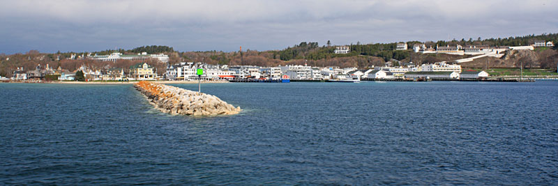 arrriving at the docks on mackinac island